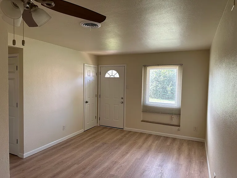 6803 Melrose Ave — Photo 3