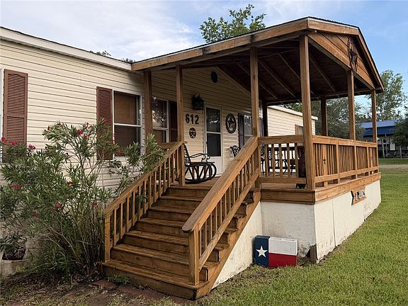 3rd image of 612 Sweet Gum Ln