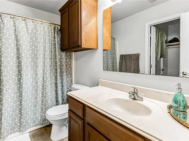 1001 Krenek Tap Rd #1201 — Photo 17