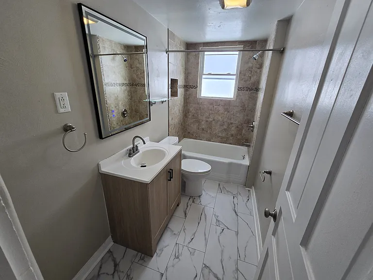 825 Southern Ave — Photo 11