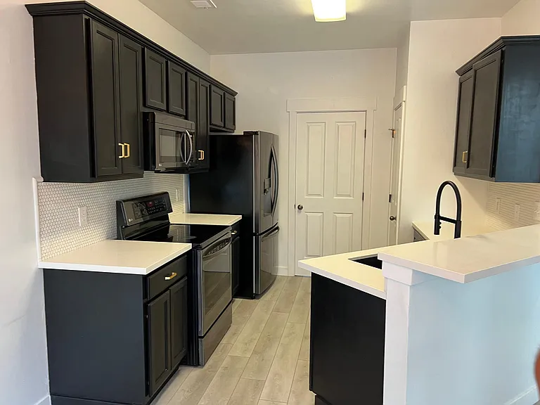 612 Dean St — Photo 2