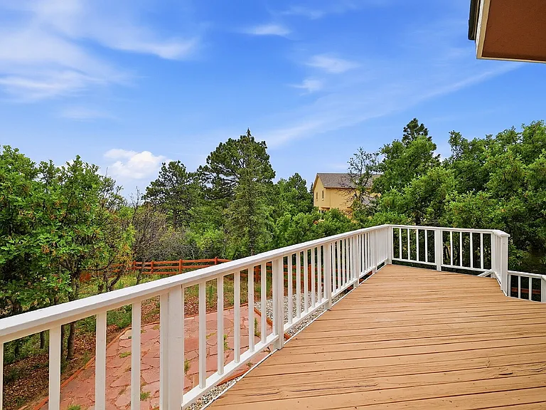110 Mobray Ct — Photo 40