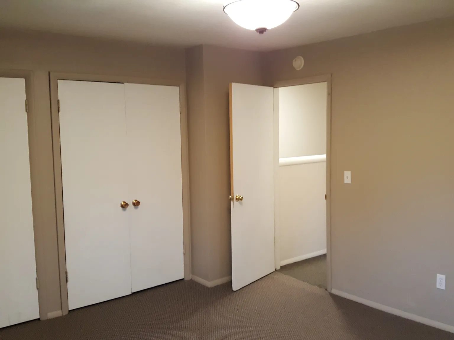 2 bed, 1.5 bath, 1200 sqft, $1,600 — Photo 4