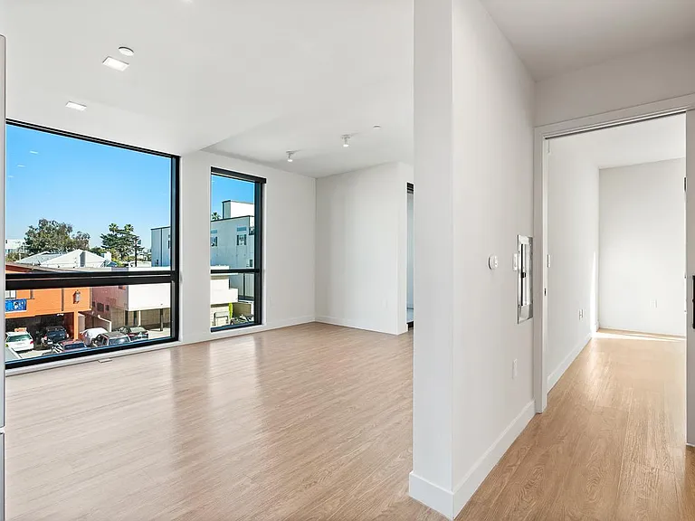 Venue Residences — Photo 66