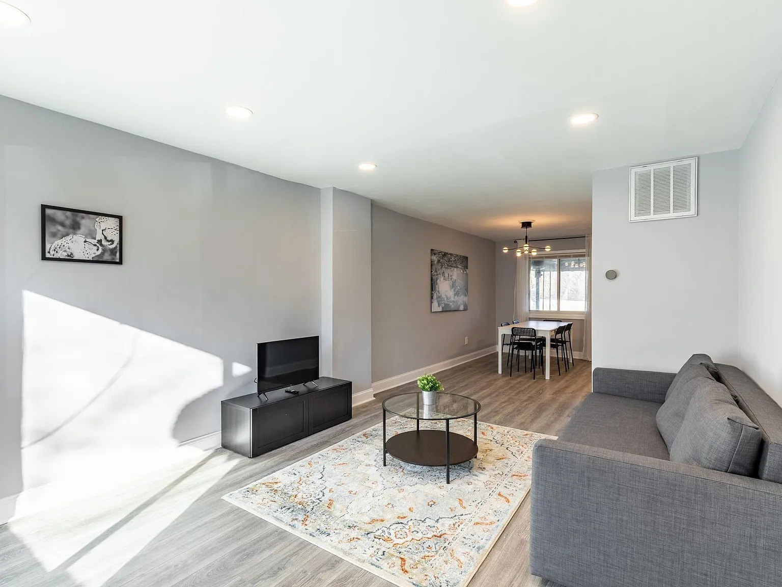 4 bed, 1408 sqft, $2,899 — Photo 2