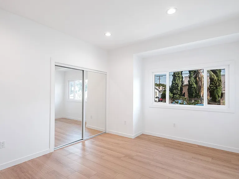 1538 W 30th St #3 — Photo 10