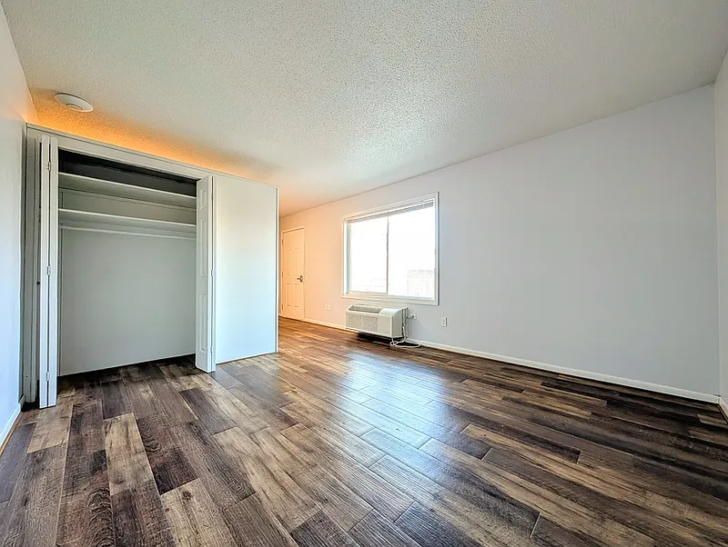 Studio, 1.0 bath, 325 sqft, $645 — Photo 4