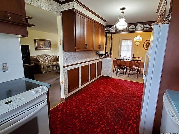 3rd image of 21 Kingsbury Ln