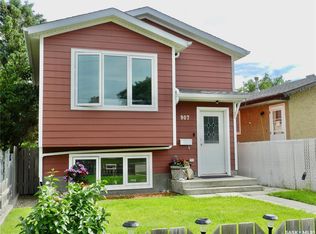 907 Ominica St E, Moose Jaw, SK S6H0J1