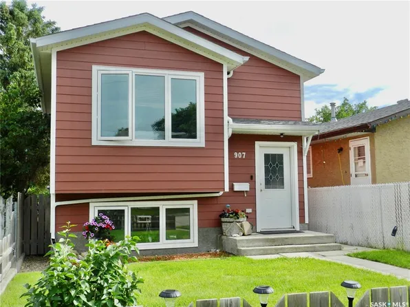 907 Ominica STREET E, Moose Jaw, SK S6H 0J1