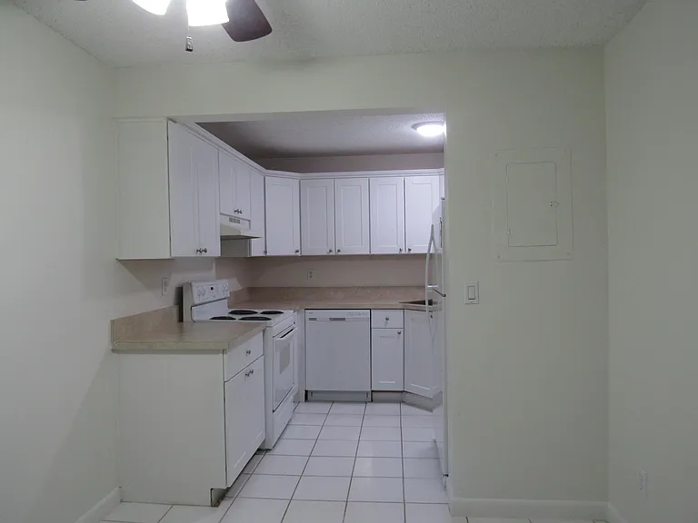 2110 SE Edler Dr — Photo 7