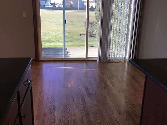 4th image of 950 Foxwood Ct