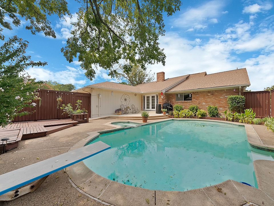 1st image of 9630 Fallbrook Dr