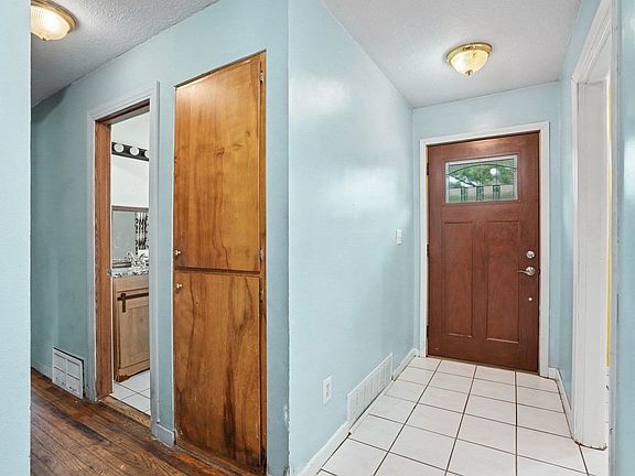 4th image of 1044 Washburn Pl E