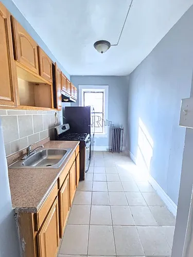 810 Broadway Ave Photo 1