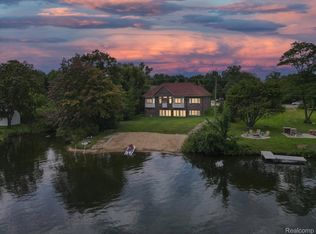 9845 Rilton Ct, Clarkston, MI 48348