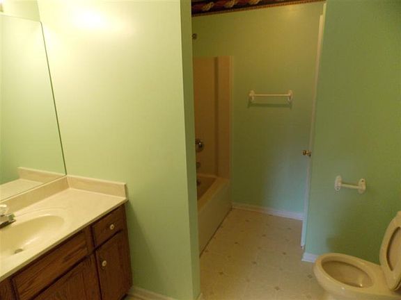 5th image of 113 Cherrybrook Dr