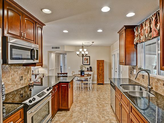 4th image of 10709 W Wedgewood Dr