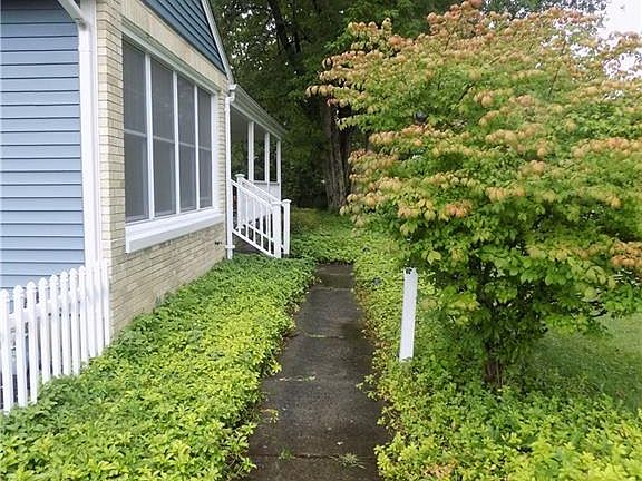 2nd image of 1209 E Robinson St