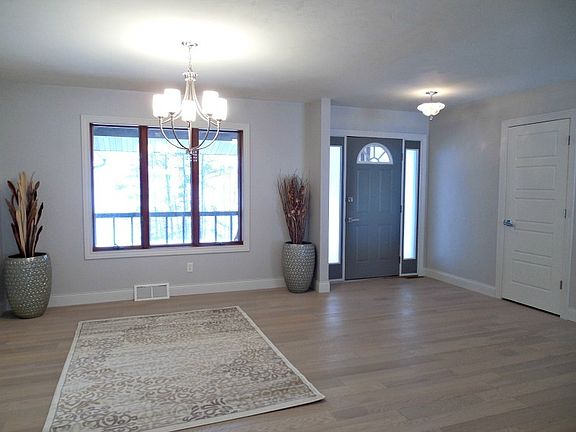 5th image of 1525 E Margaret St