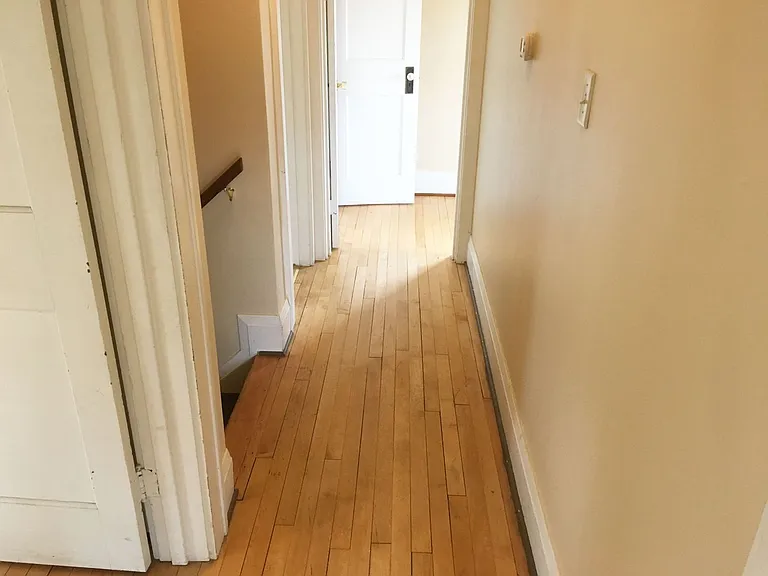 605 E Thomas St — Photo 13