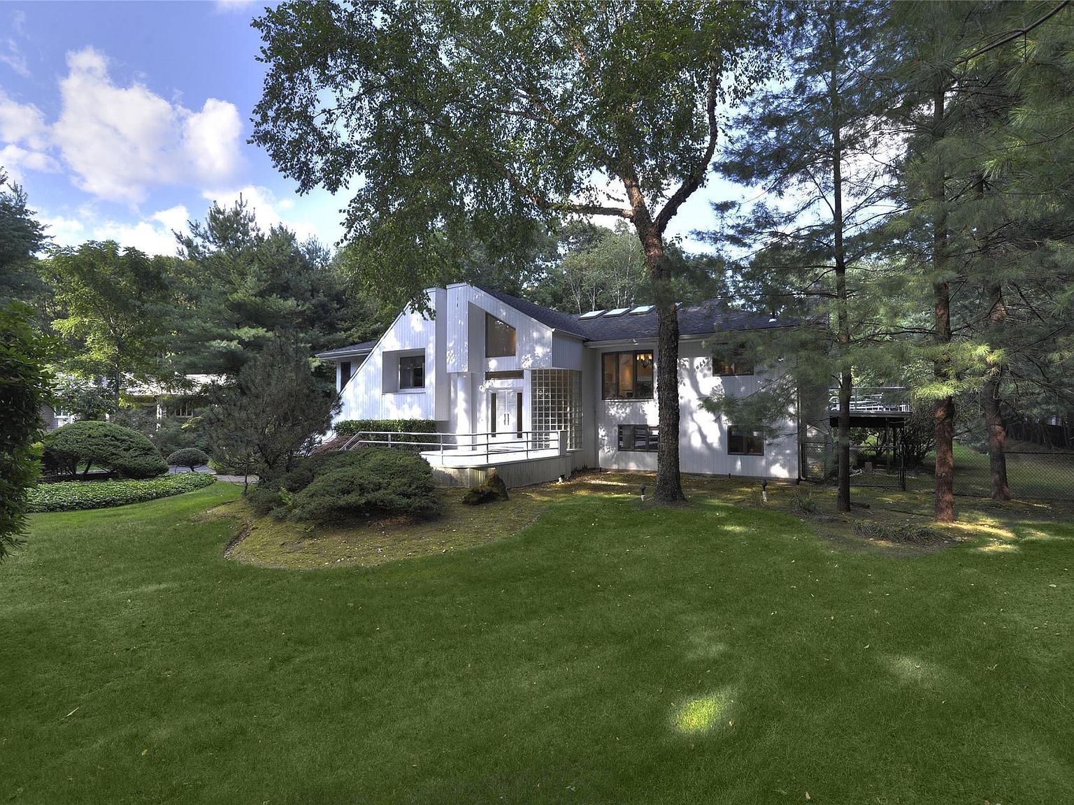 17 Beaumont Dr, Melville, NY 11747 Zillow