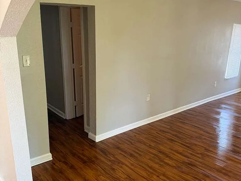 7805 Woodlyn Rd — Photo 17