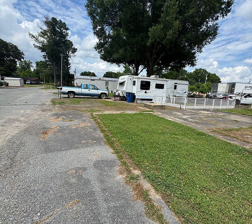 Building Photo 3