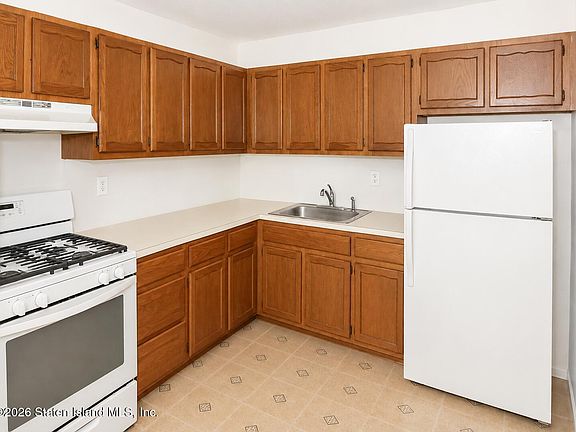 4th image of 76 Jules Dr Floor 2