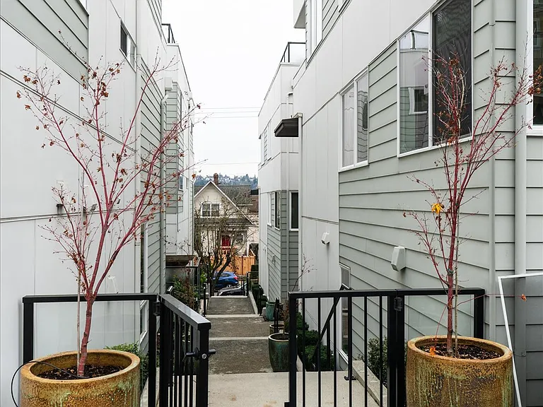2218C Franklin Ave E #C — Photo 46