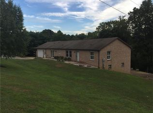 448 Chapel Dr, Ellwood City, PA 16117