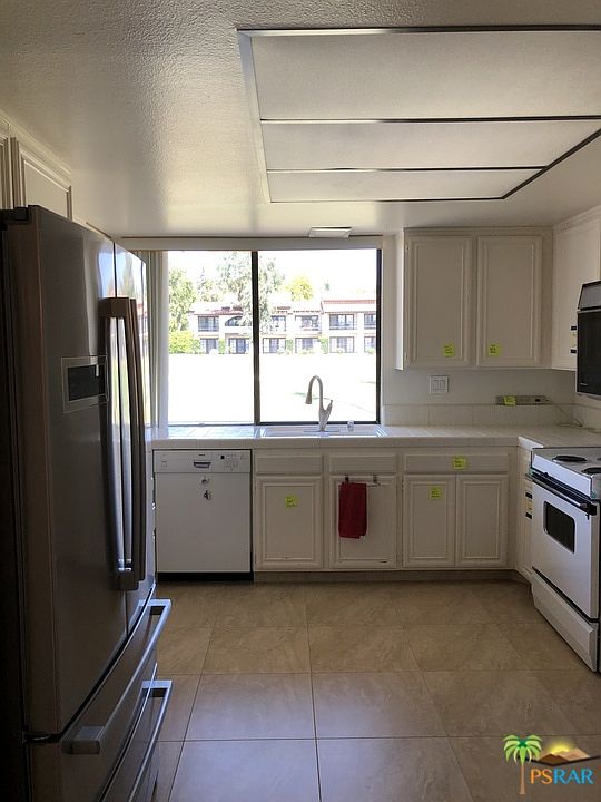 2nd image of 8 Barcelona Dr