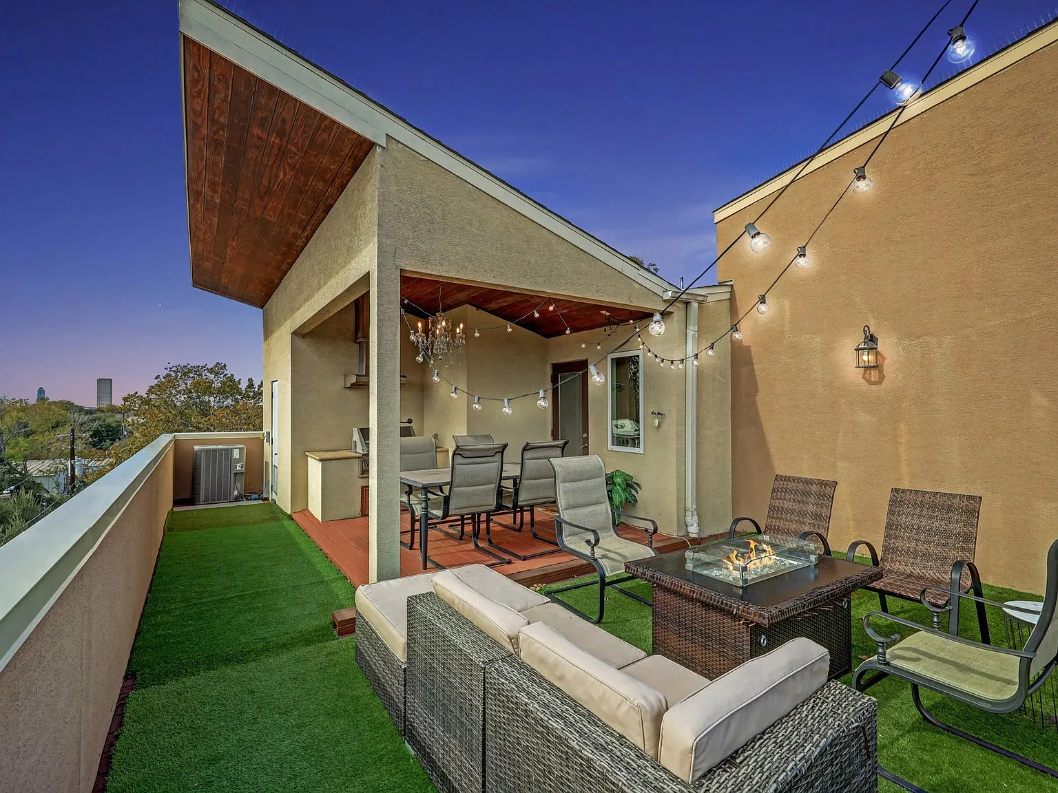 3 bed, 5.0 bath, 3132 sqft, $5,000 — Photo 3