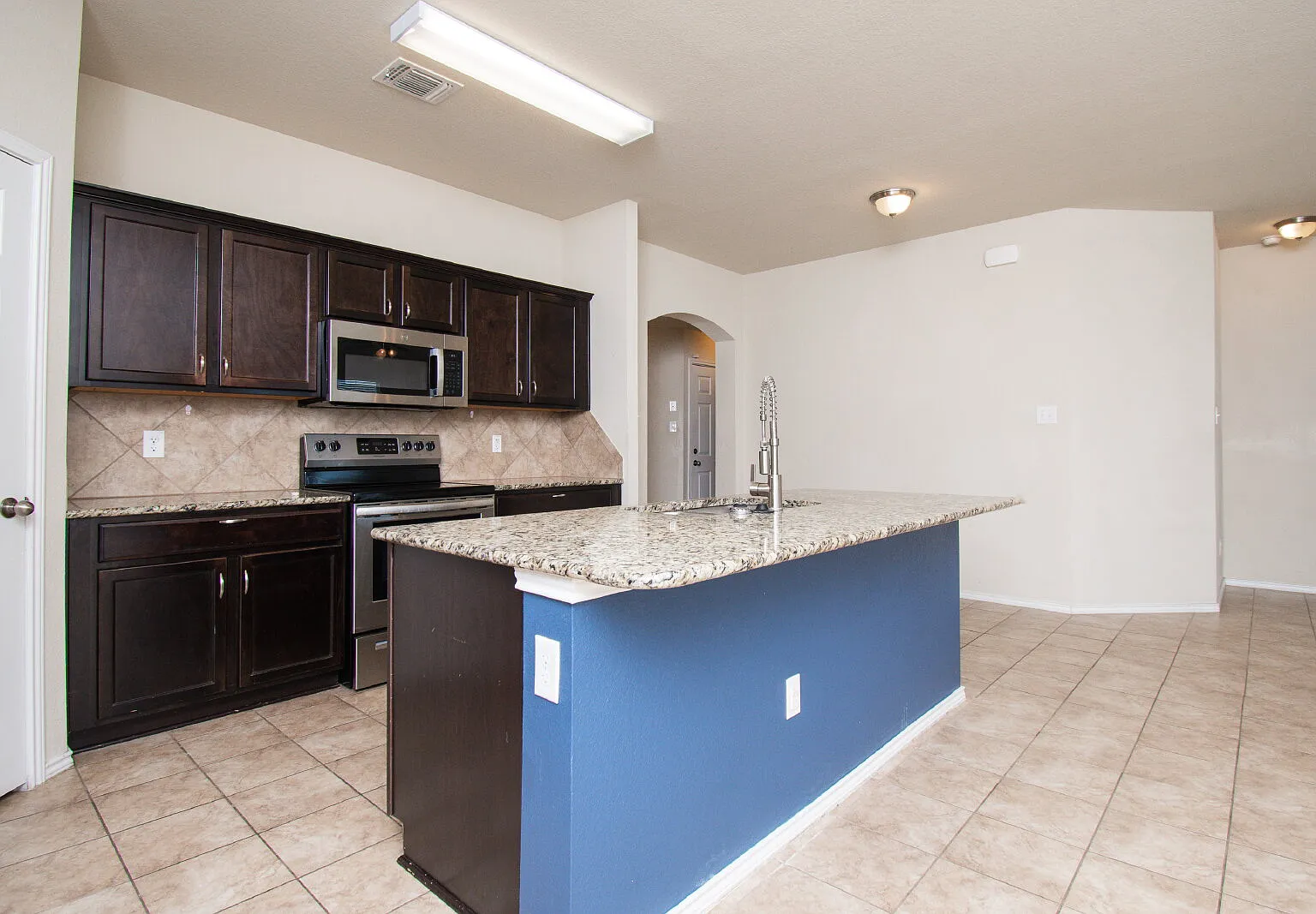 4 bed, 2.0 bath, 1570 sqft, $1,700 — Photo 4