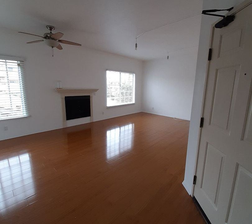 1st image of 11482 Moorpark St #6