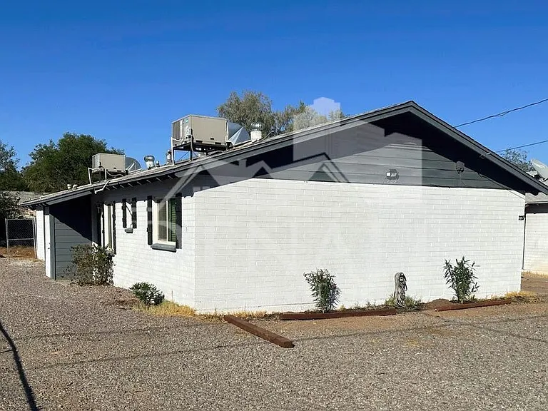 2726 E Willetta St — Photo 11