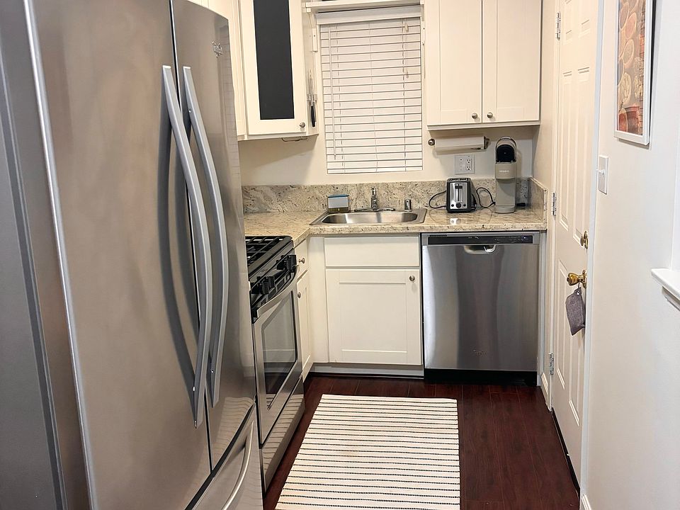 Kitchen with upgraded appliances and granite countertops