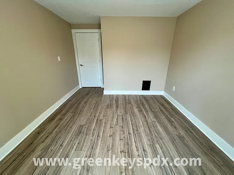 3175 N Kenwood Ave — Photo 23