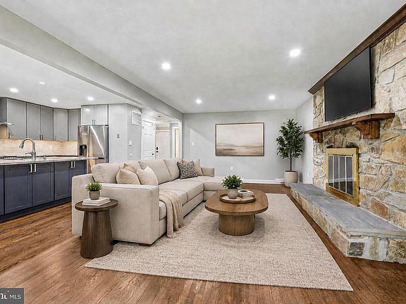 3rd image of 3802 Ivanhoe Ln