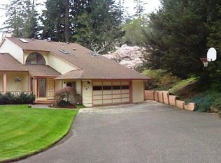 66718 Robin Rd, North Bend, OR 97459