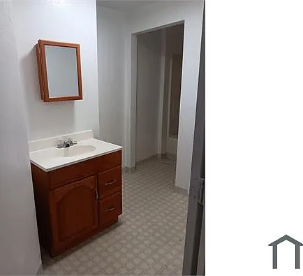 472 Park Ave #8 — Photo 5