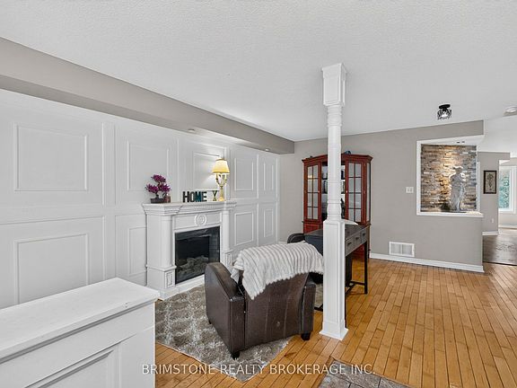 4th image of 24 Stoneybrook Cres