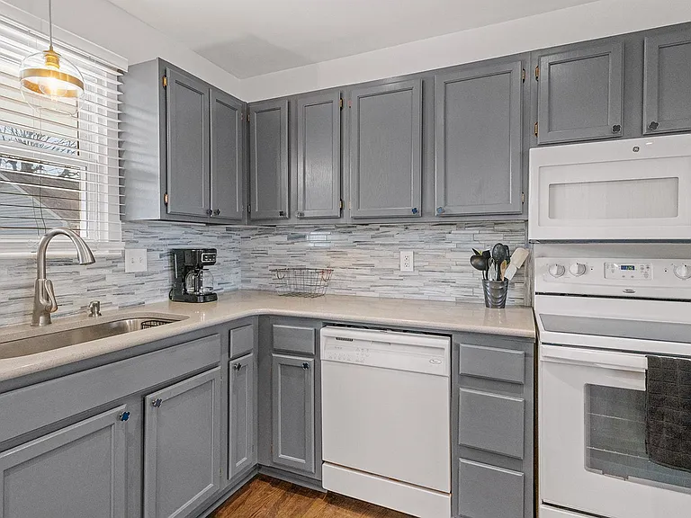 209 Errol Ln — Photo 9