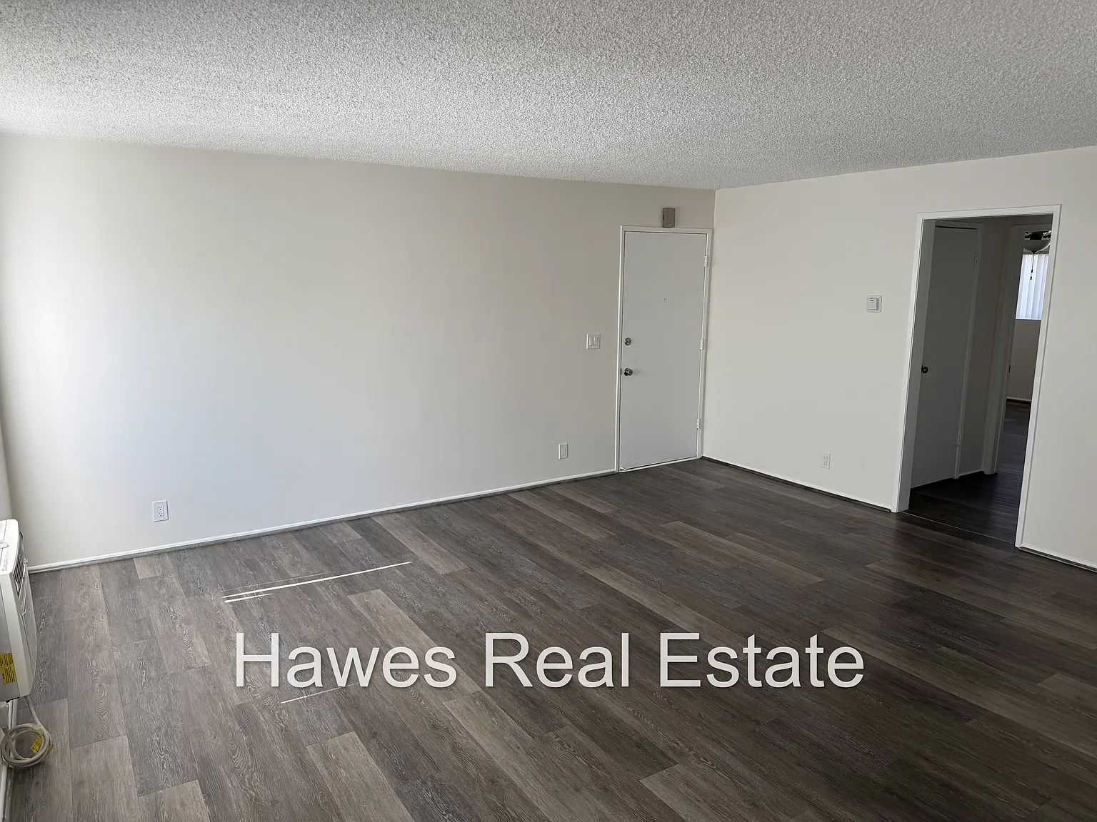 2 bed, 1.5 bath, 970 sqft, $1,900 — Photo 2