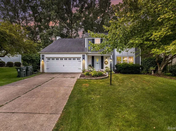 2624 Orbit Dr, Lake Orion, MI 48360