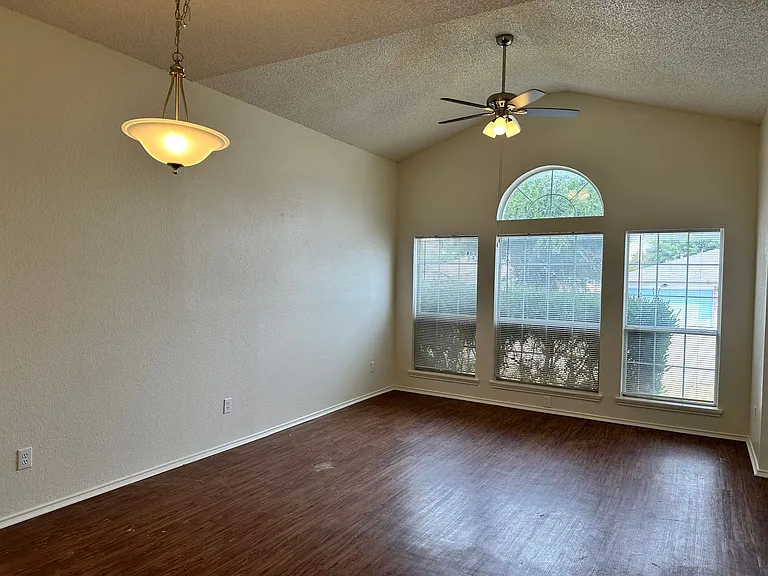 4024 Periwinkle Dr — Photo 4