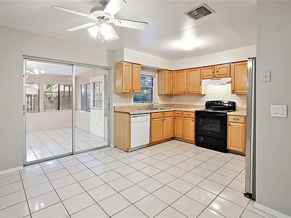 5th image of 229 E Cedarwood Cir