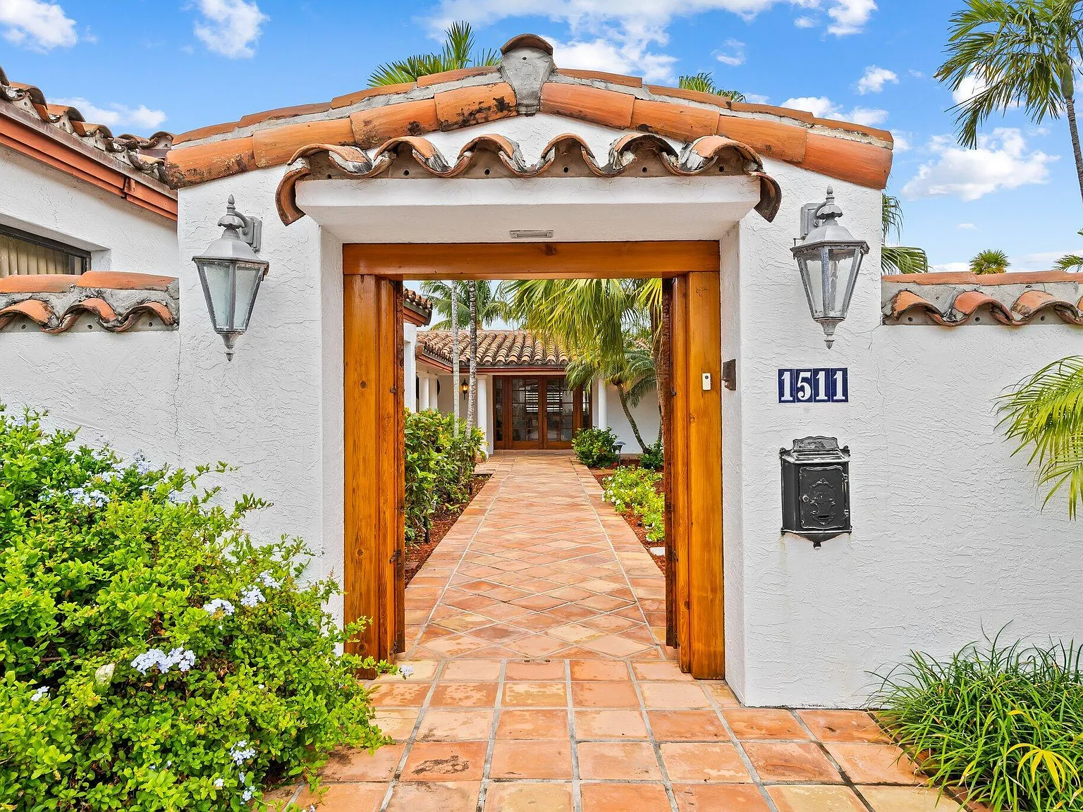 4 bed, 5.5 bath, 5476 sqft, $15,000 — Photo 4