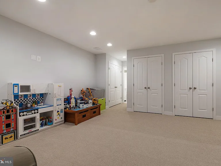 132 Pineview Ave #B — Photo 32