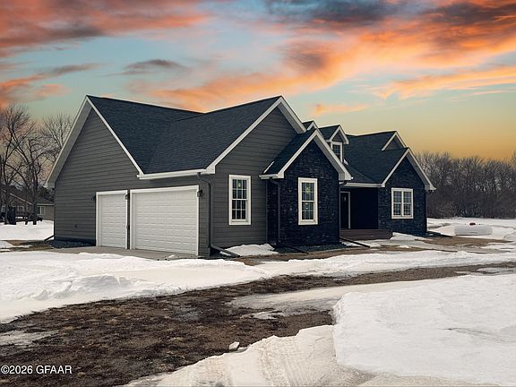2nd image of 1082 Cliffs Pl